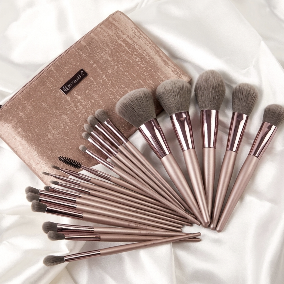 BH Cosmetics Rose Gold Brush Set with Pouch